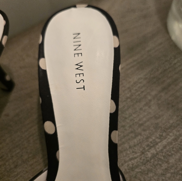 Nine West  polka dot with bow - Picture 2 of 8